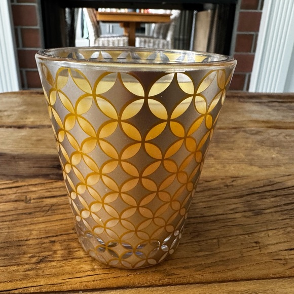 NEW IN BOX NEST Sparkling Cassis Scented Candle ~ 8.1 oz - Picture 10 of 12